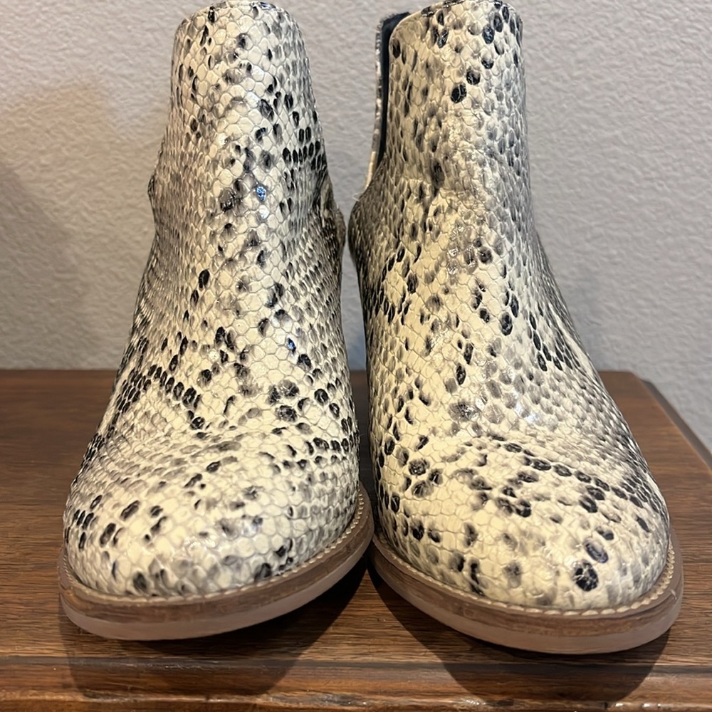 Blondo Leather Waterproof Booties - Picture 5 of 13